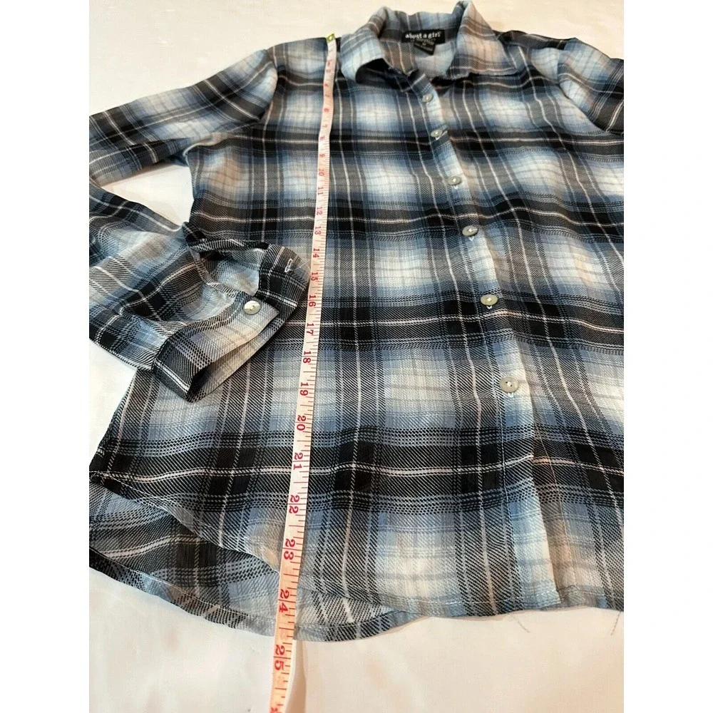 About‎ A Girl Plaid Lynn Plaid Flannel Shirt Medium Buttons